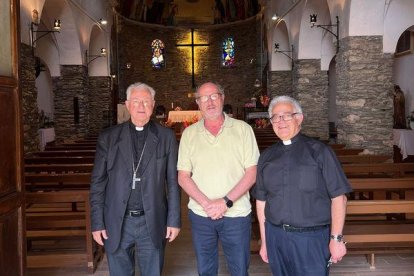 L’arquebisbe d’Urgell, Joan Enric Vives, a l’església de Llavorsí.