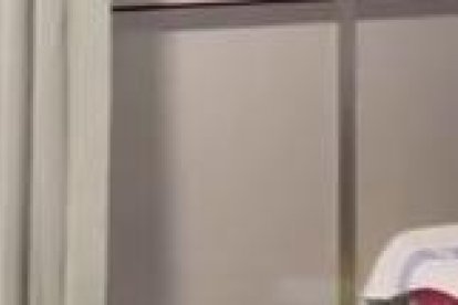 Àrea de dilatació d’Obstetrícia de l’Arnau, amb vuit llits separats per mampares i cortines.