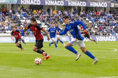 Diego Iglesias va ser un malson constant per a la defensa mallorquinista amb les seues incursions. - JORDI ECHEVARRIA