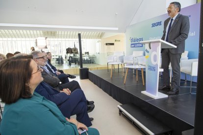 El conseller Sàmper, en un moment de la seua intervenció del debat organitzat per SEGRE i Telefònica.