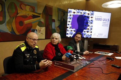 Imatge de la roda de premsa de presentació del dispositiu de Cap d'Any a la ciutat de Lleida, amb l'intendent Josep Ramon Ibarz i els regidors Carme Valls i Roberto Pino.