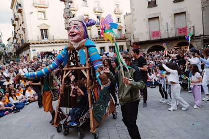 La nova gegantona inclusiva d'Alba durant la seva presentació a la festa major de Tàrrega.