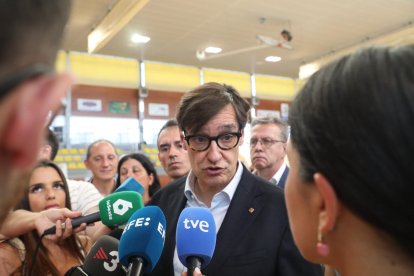 Salvador Illa, atenent als mitjans des de Guissona