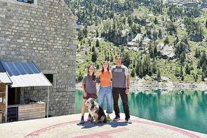 De quèrra a dreta, Mireya Gómez, Jana Serra e Jordi Márquez ena Restanca. - REFUGI DERA RESTANCA