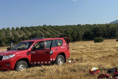 Una de les dotacions dels Bombers desplaçats fins el lloc de l’accident