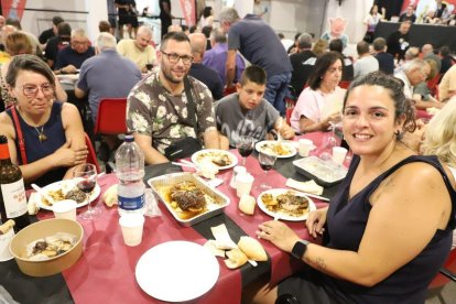 Veïns de Torrelameu en l’esmorzar celebrat al Centre Cívic. - MAGDALENA ALTISENT