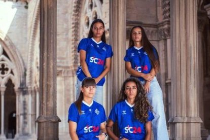 Evelyn, Noe y Laura Fernández e Inés protagonizan la campaña. - PAU PASCUAL PRAT