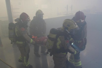 L'exercici ha consistit en un incendi en una cuina del restaurant dels pavellons firals, amb l'evacuació de tot el recinte