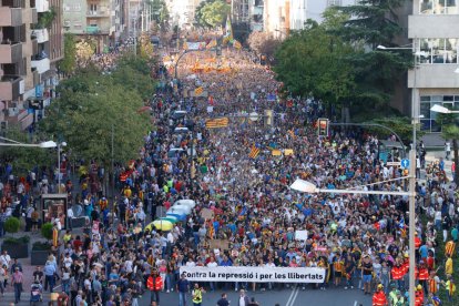 Massiva mobilització a Lleida contra la repressió policial.