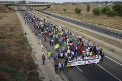 Els productors exigeixen mesures per pal·liar la greu crisi de preus que pateix el sector de la fruita dolça.