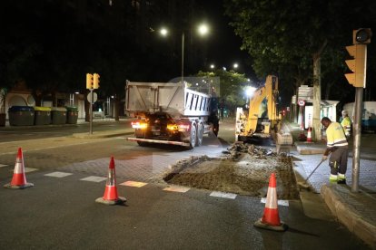 Obres nocturnes a l'avinguda Blondel de Lleida aquest estiu.