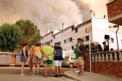 © El Bages, en vilo por un gran fuego