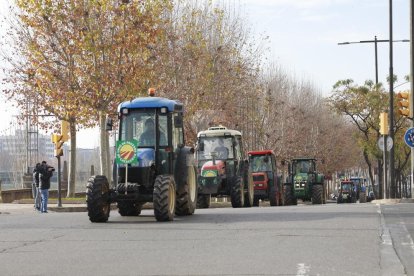 © Tractorada en defensa de la fruta