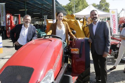 Arrimadas, en un tractor a la Fira de Sant Miquel.