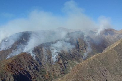 Imagen del incendio tomada ayer.