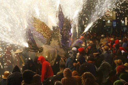 El Pegàs de l’Hospitalet, una de les bèsties que ahir van protagonitzar la XX Gran Nit de Foc de Lleida.