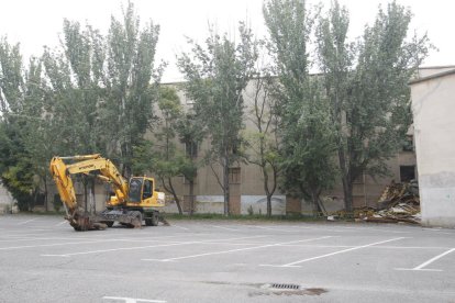 Aspecte que presentava ahir el recinte de l’edifici de Magisteri.