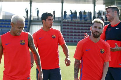 Neymar, Luis Suárez, Messi i Piqué, durant l’entrenament d’ahir a la Ciutat Esportiva.