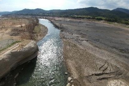 La cua del pantà de Rialb a l’altura de Bassella presentava aquest aspecte aquesta mateixa setmana.