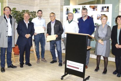 Un momento de la inauguración de la muestra, ayer, en la Biblioteca de Lleida.