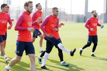 La plantilla del Barça volvió ayer a los entrenamientos tras la derrota del martes en Manchester.