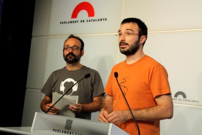 Els diputats de la CUP Benet Salellas i Albert Botran, ahir al Parlament de Catalunya.