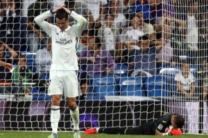 Cristiano Ronaldo, en un gest de desesperació, durant el partit d’ahir contra el Vila-real.