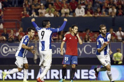 Els jugadors de l’Espanyol celebren el gol de Baptistao.