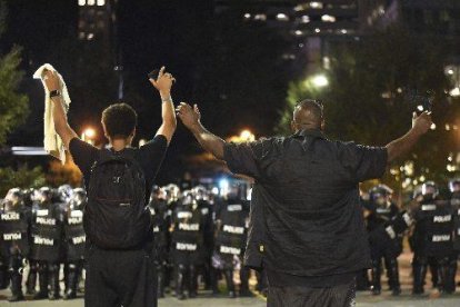 Més disturbis a Charlotte per la mort d’un negre per part de la policia