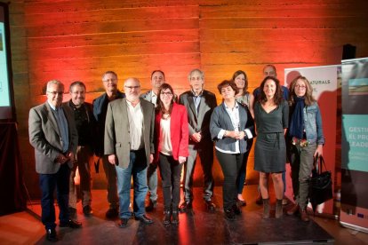 Foto de família de la presentació del projecte Espais Naturals de Ponent d’ahir al Cogul.