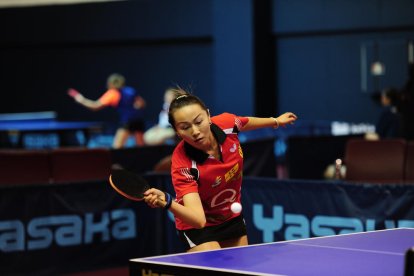 Tingting Wang, a la imatge, va guanyar els dos individuals que va jugar i també en dobles.