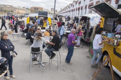 El públic va gaudir, entre altres activitats, de l’oferta de menjar ràpid en ‘foodtrucks’.