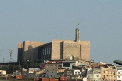 La zona del mur on s’instal·laran baranes.