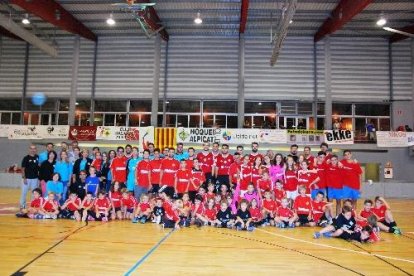 Els equips de l’Hoquei Alpicat Lleida.net, ahir durant la presentació de cara a la pròxima temporada.