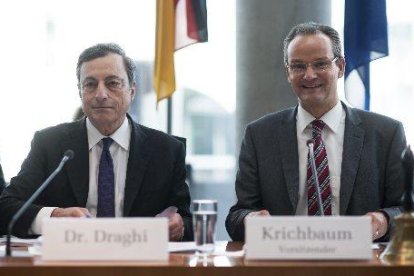 Draghi i l’alemany Gunther Krichbaum, ahir al Bundestag.