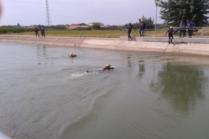 Pràctiques de rescat al canal de Seròs