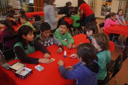 Escolars, ahir, jugant a la Seu d’Urgell.