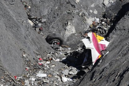 Restes de l'avió de la ruta Barcelona-Düsseldorf de Germanwings que es va estavellar el març del 2015 als Alps francesos.