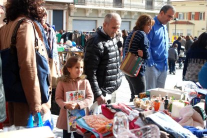 Èxit de la desena edició del Mercat de les Puces a la Pobla de Segur