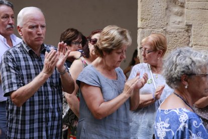 El emotivo acto acabó con un aplauso de los presentes.