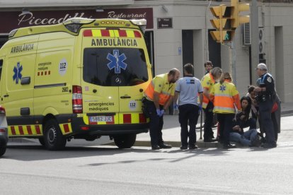 Efectius sanitaris van atendre ahir un jove de 17 anys atropellat a Cappont.