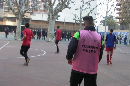 Un tutor de joc en un dels partits del cap de setmana