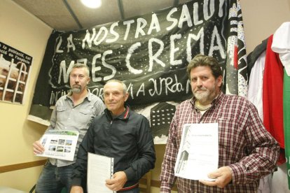 La rueda de prensa de la plataforma ayer en la sede de Ipcena en Lleida.