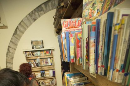 Les parades de llibres van regnar ahir al carrer Major de Cervera en la primera jornada del certamen.