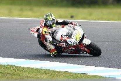 Crutchlow venç en motoGP després d’un error de Màrquez