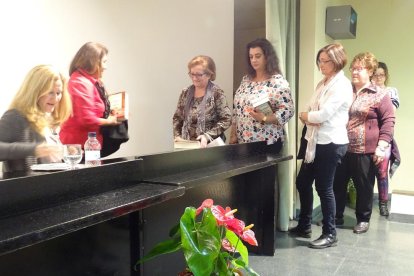 Luz Gabás presenta les seues novel·les a la Tardor Cultural d’Altorricó