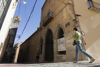 Façana exterior del parador del Roser, ubicat al carrer Cavallers.