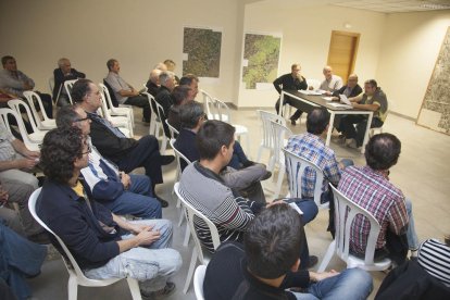 L’assemblea de regants de l’Alt Urgell de Tàrrega ahir a la nit.