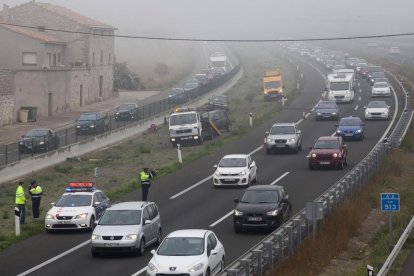 Imatge de les retencions de trànsit a la zona dels accidents ocorreguts a l’A-2 a la Segarra.