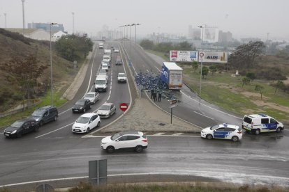 Cortan más de dos horas un tramo de la LL-11 por un accidente